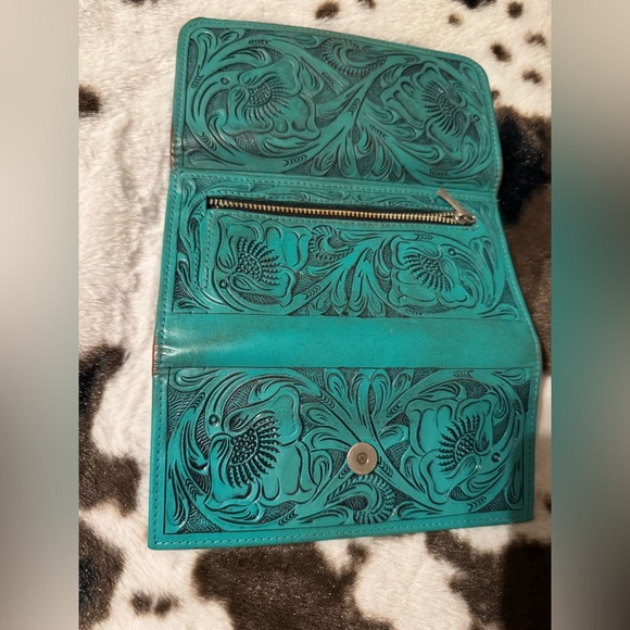 Boho Western Turquoise Hand tooled Leather wallet - Picture 5 of 9